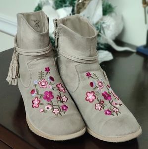 Girl boots